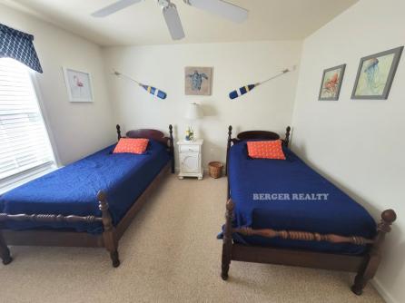 Twin bedroom
